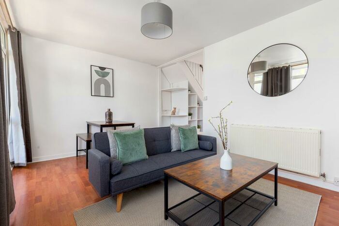 3 Bedroom Flat To Rent In Tomlinson Close, E2