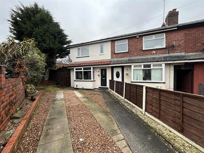 3 Bedroom End Of Terrace House For Sale In Westbury Place North, Leeds, LS10