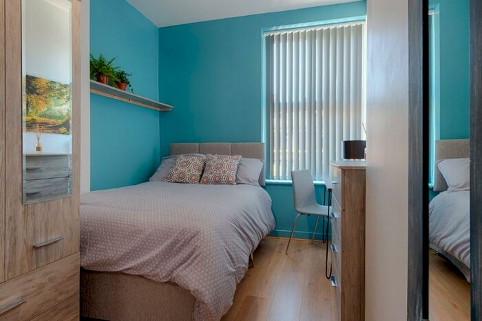 7 Bedroom House Of Multiple Occupation To Rent In Bolton Road, Bury, BL8