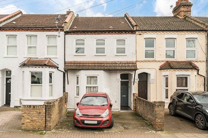 2 Bedroom Flat For Sale In Eardley Road, Tooting, SW16