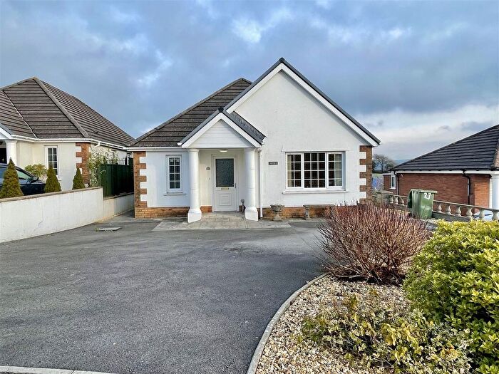3 Bedroom Detached Bungalow For Sale In Parc Mansant, Pontyates, Llanelli, SA15