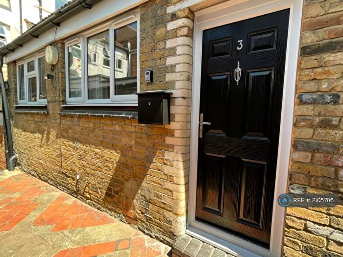 1 Bedroom Maisonette To Rent In Sherlow House, Aldershot, GU11