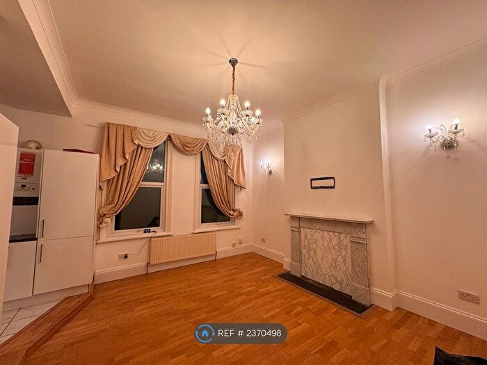 2 Bedroom Flat To Rent In Charlton, Charlton, SE7