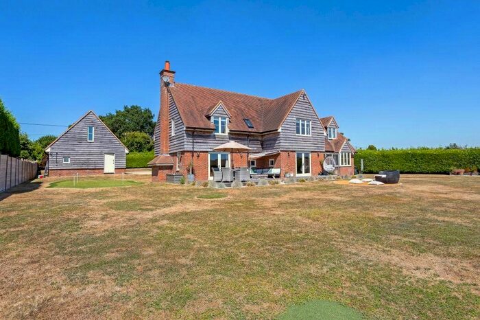 4 Bedroom Detached House For Sale In Monxton Road, Little Park, Andover, Hampshire, SP11