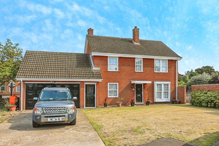4 Bedroom Detached House For Sale In Warden Hill, Sandy, SG19