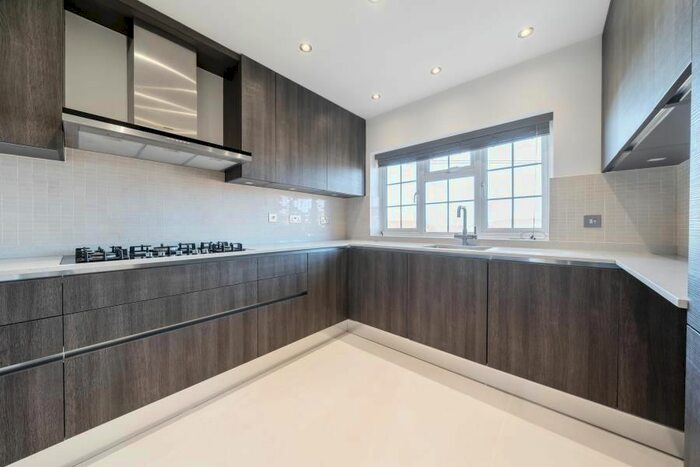 3 Bedroom Maisonette To Rent In Eastbury Avenue, Northwood, HA6