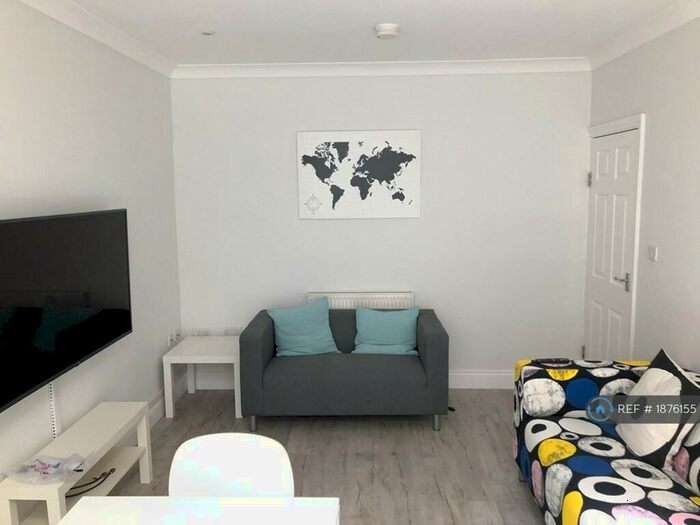 6 Bedroom Semi-Detached House To Rent In Sherborne Road, Southampton, SO17