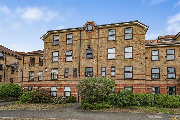 1 Bedroom Flat To Rent In Latchingdon Court, Walthamstow, E17