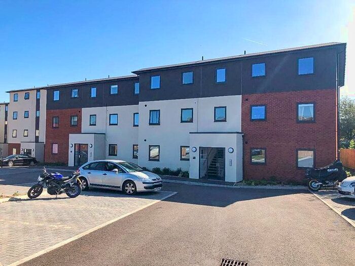 2 Bedroom Flat To Rent In Burnthouse Lane, Exeter, EX2