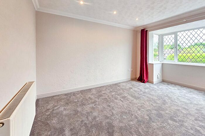 2 Bedroom Bungalow To Rent In Woodhall Grove, Harrogate, HG1