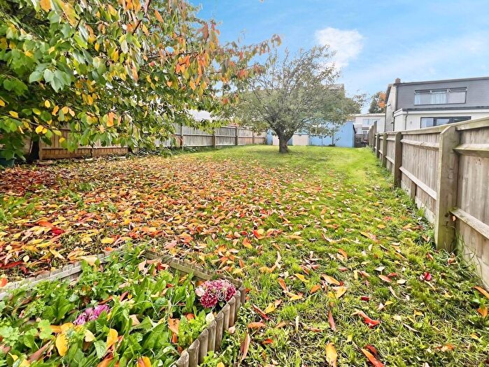 3 Bedroom Semi-detached House For Sale In Bassett Road, Headington, Oxford, Oxfordshire, OX3