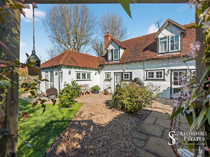 2 Bedroom Detached House For Sale In Stoke Row Road, Kingwood, RG9