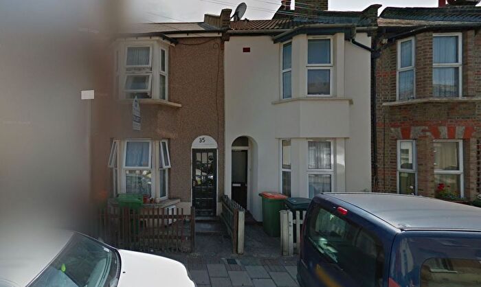 3 Bedroom Terraced House To Rent In Swete Street, London, E13
