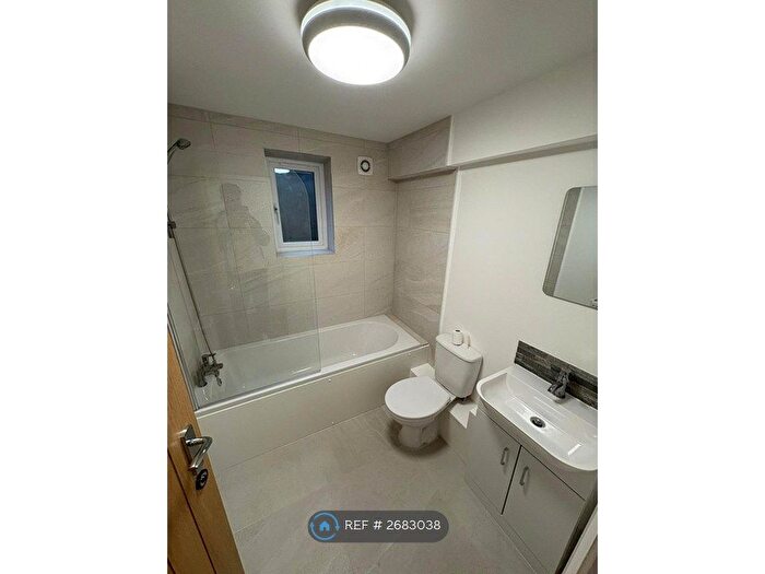 4 Bedroom Semi Detached House To Rent In Richardson Road, Swansea, SA1