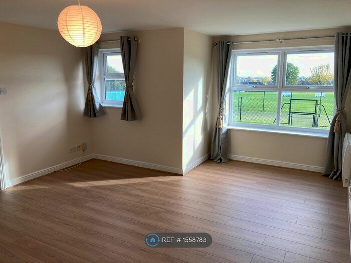 2 Bedroom Flat To Rent In Kirkland Drive, Enfield, EN2