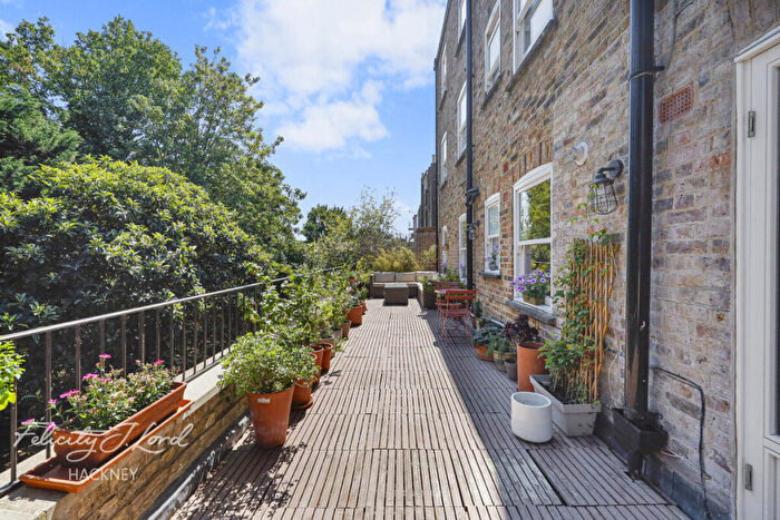 2 Bedroom Flat For Sale In Queensdown Road, London, E5