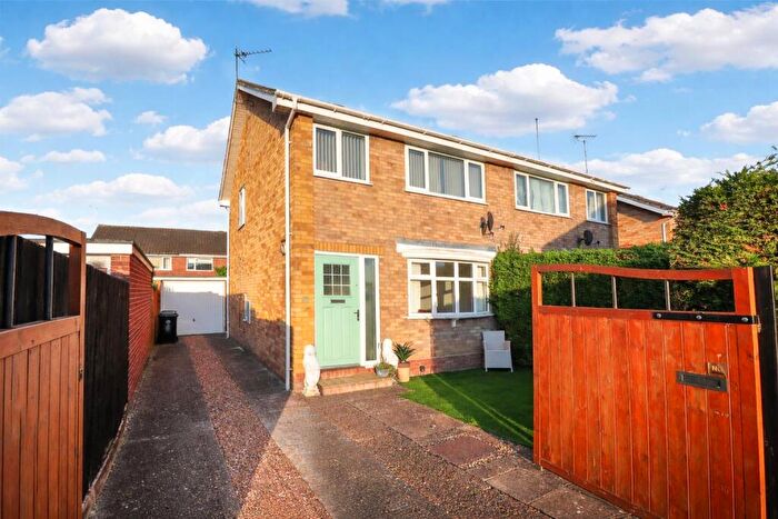 3 Bedroom Semi-Detached House For Sale In Shakespeare Road, Rushden, NN10