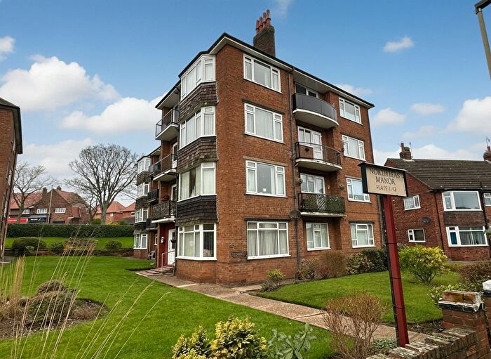 2 Bedroom Flat For Sale In North Leas Avenue, Scarborough, YO12