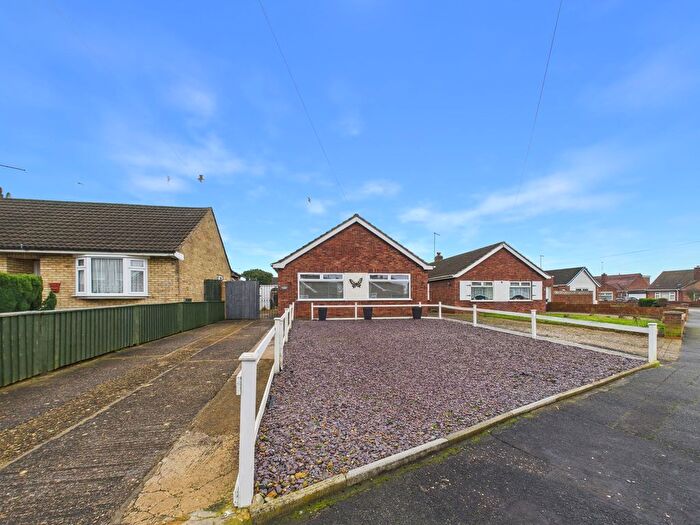 3 Bedroom Detached Bungalow For Sale In Hemingford Crescent, Stanground, Peterborough, PE2