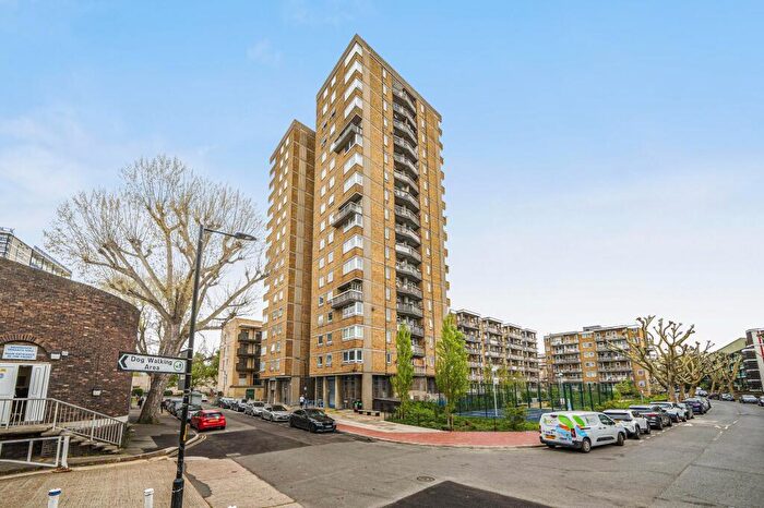 2 Bedroom Flat For Sale In Tissington Court, Rotherhithe New Road, SE16