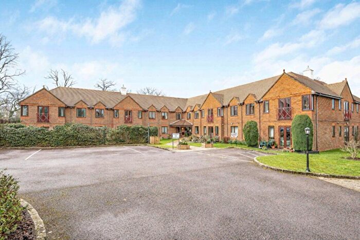 2 Bedroom Apartment For Sale In Ashley Gardens, Shalford, Guildford, GU4