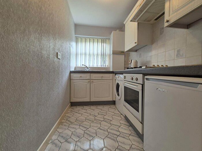 1 Bedroom Flat To Rent In Dubarry Avenue, Kingswinford, DY6