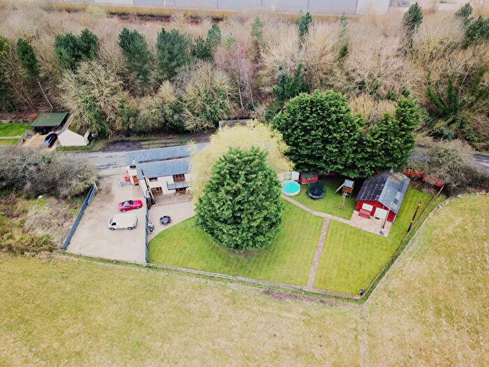 6 Bedroom Detached House For Sale In Highworth Road, South Marston, Wiltshire, SN3