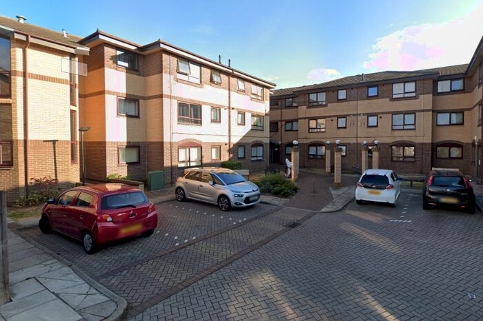 1 Bedroom Flat To Rent In Sanderson House, Salamander Close, Grimsby, Lincolnshire, DN31