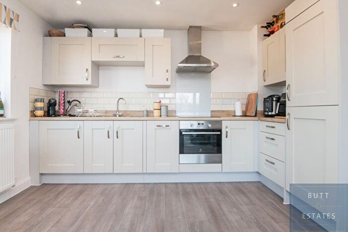 2 Bedroom Flat For Sale In Cobley Court, Exeter, EX4