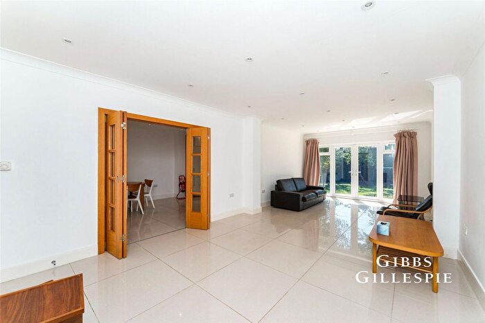 4 Bedroom Detached House To Rent In East Close, London, W5