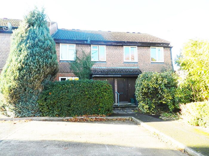 1 Bedroom Flat To Rent In Elder Close, Guildford, GU4