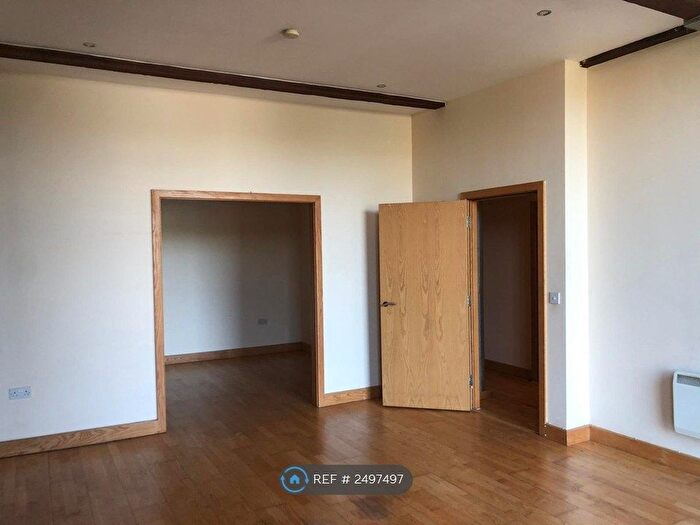 2 Bedroom Flat To Rent In Broadgate House, Bradford, BD1