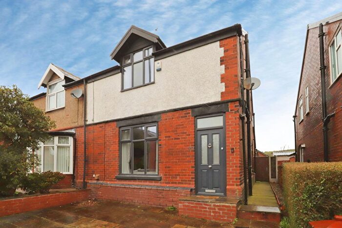 3 Bedroom Semi-Detached House For Sale In Rochdale Old Road, Bury, BL9