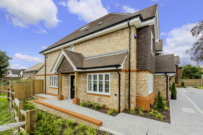 4 Bedroom Semi-Detached House To Rent In Sylva Mews, D Bluehouse Lane, RH8