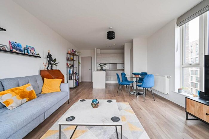1 Bedroom Flat To Rent In Bow Common Lane, Bow, London, E3