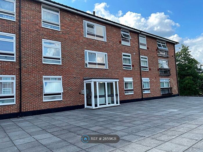 2 Bedroom Flat To Rent In Maresfield, Croydon, CR0