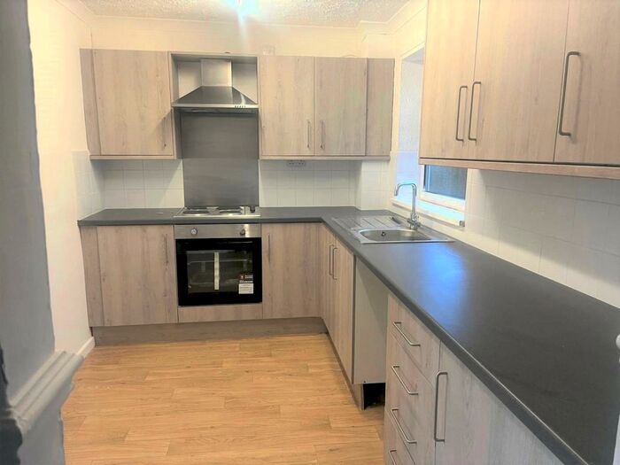 3 Bedroom SemiDetached House To Rent In Upperwood Road, Darfield