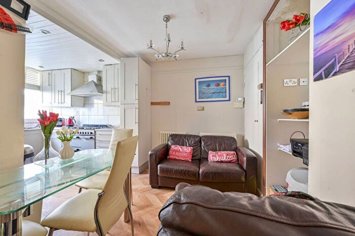 6 Bedroom Terraced House To Rent In Danebury Avenue, Roehampton, London, SW15