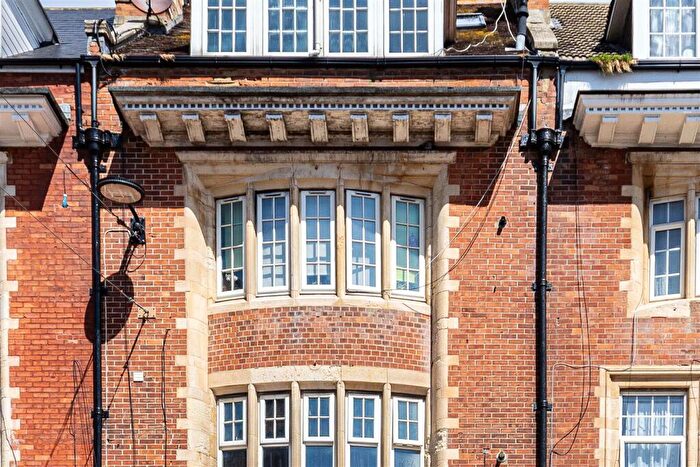 2 Bedroom Flat For Sale In Christchurch Road, Bournemouth, BH1