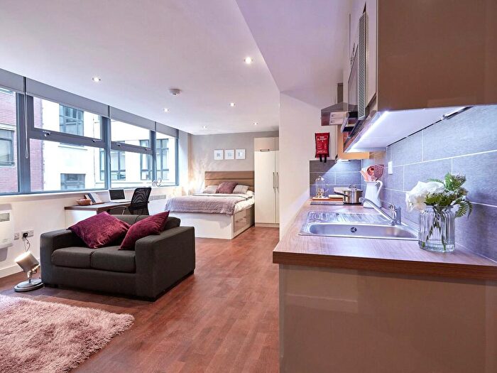 Apartment To Rent In Apt, South Parade #, LS1