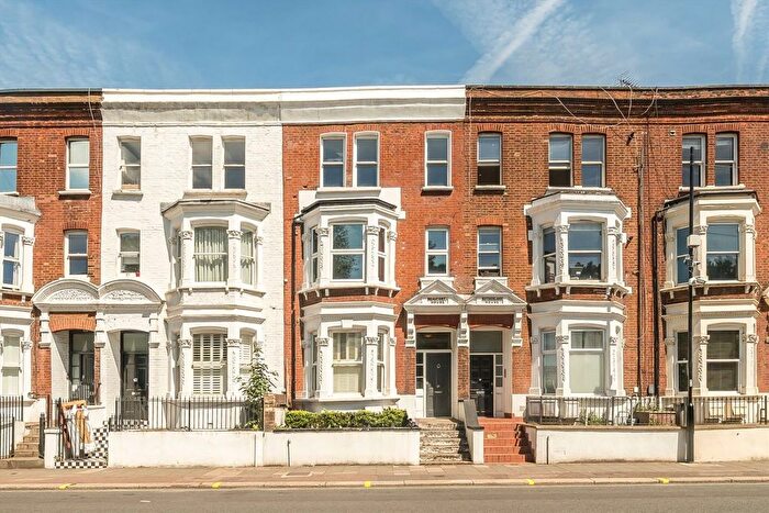 2 Bedroom Flat For Sale In Fulham Palace Road, London, SW6