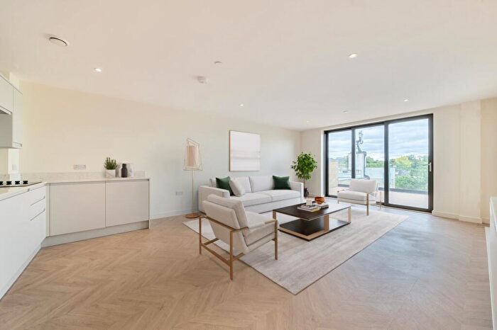 3 Bedroom Apartment To Rent In High Street, Beckenham, BR3