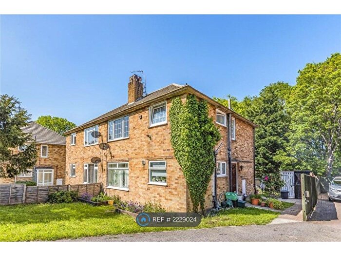 2 Bedroom Flat To Rent In Croft Close, Chislehurst, BR7