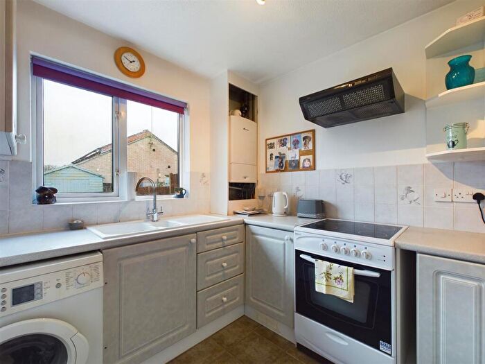 2 Bedroom Bungalow For Sale In Hewlett Close, Chippenham, SN15