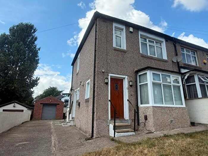 3 Bedroom Semi-Detached House To Rent In St. Leonards Road, Bradford, BD8