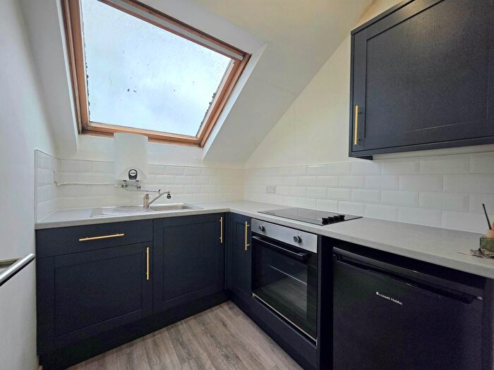 1 Bedroom Flat To Rent In Totnes Road, Paignton, TQ4