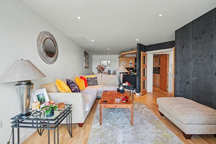 2 Bedroom Flat For Sale In Imperial Point, Salford Quays, M50