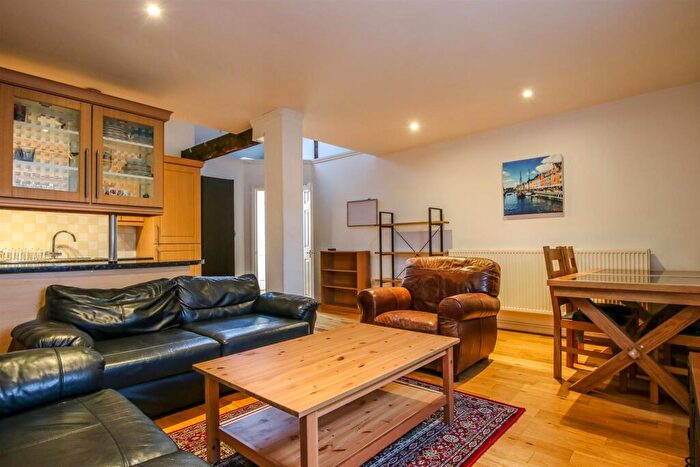 3 Bedroom Flat To Rent In £pppw - Osborne Terrace, Jesmond, NE2