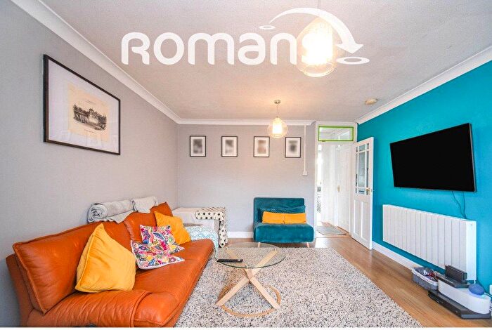 2 Bedroom Flat To Rent In Bean Oak Road, Wokingham, RG40