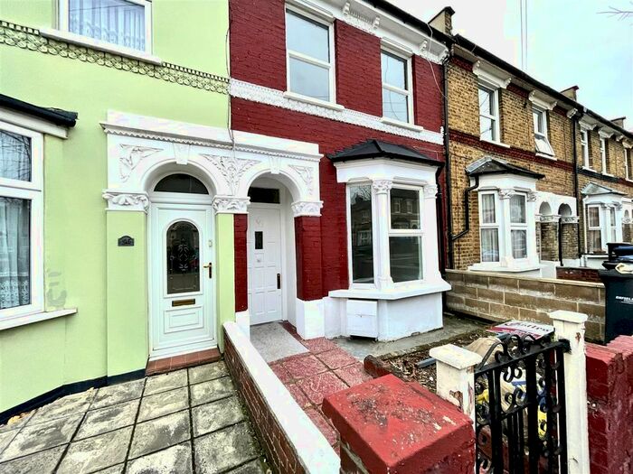 4 Bedroom Property To Rent In Warwick Road, Edmonton N18